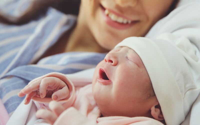 Lombardia, mozione per la riabilitazione post-partum: più prevenzione per la salute delle neomamme